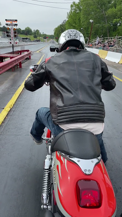 Hayabusa vs. Harley V-Rod - which motorcycle is FASTER?