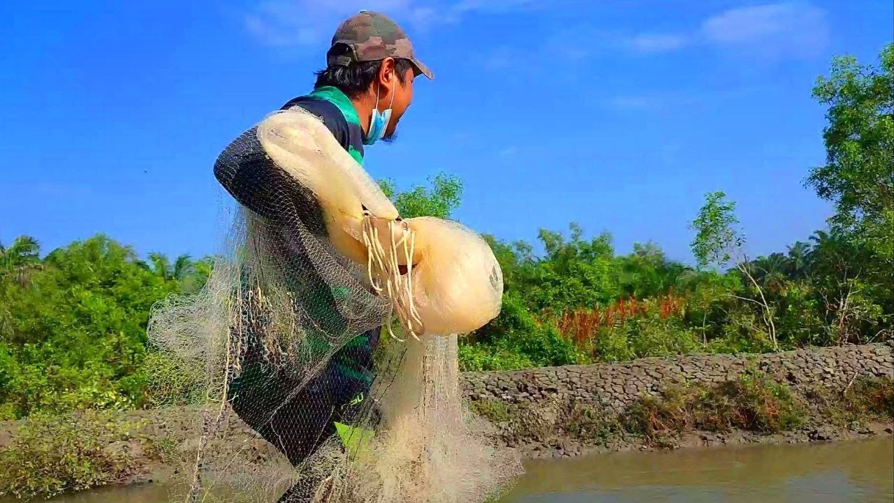 Redah menjala Belanak bersama wife - Traditional Net Catch Fishing#Cast #Net #Fishing