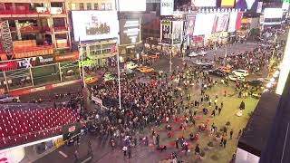 New York Live Cam of Time Square - Alicia and Leon