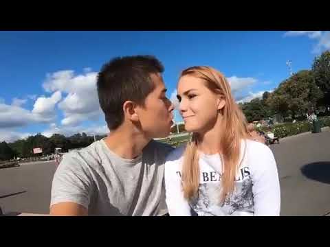 Videó: Ez A Gyengéd Csók: A 35 éves Boyarskaya Smink Nélkül Egy Otthoni Szelfiben Jelent Meg Egy Jóképű Férjjel