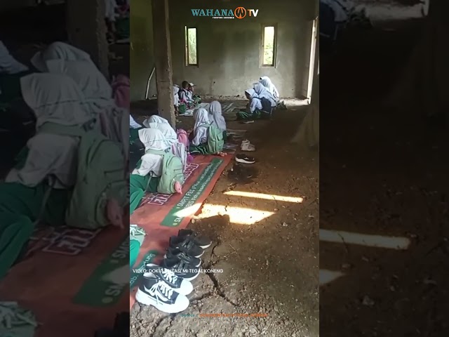 Kelas Ambruk, Siswa MI Tegal Koneng Terpaksa Belajar Lesehan di Teras