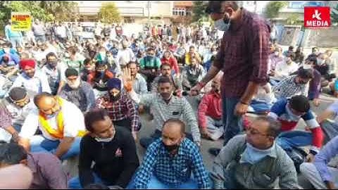 Daily Wagers Protest Rally Outside MP BJP Shamsher Singh Manhas Government residence.