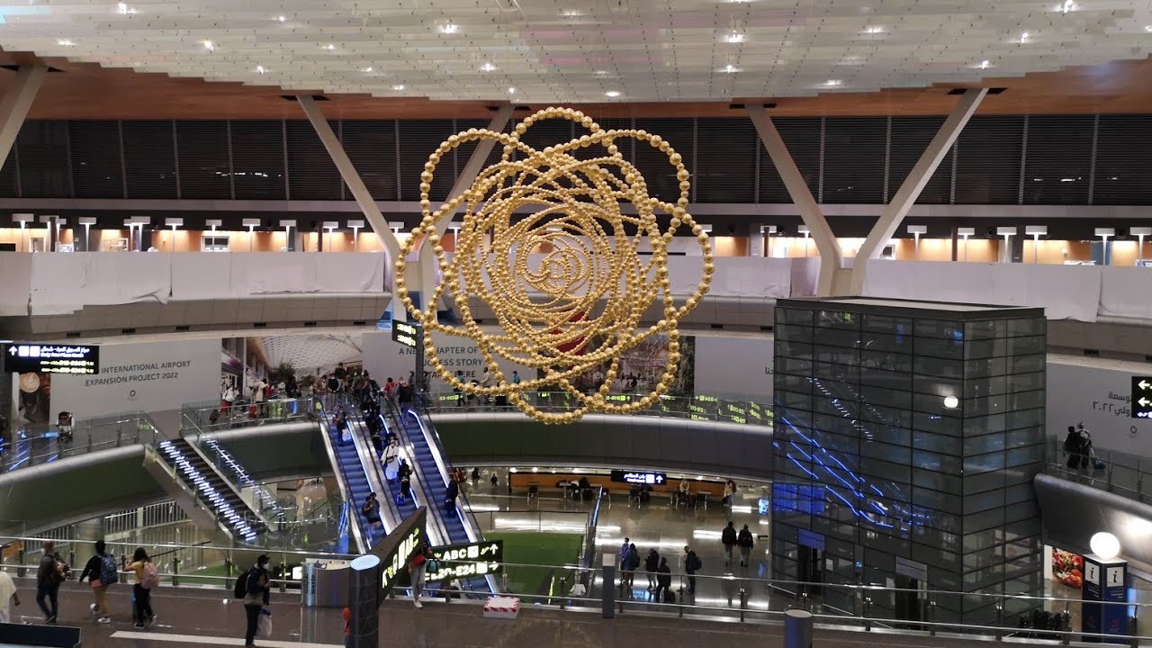 Табло аэропорта доха катар. Аэропорт Доха. Аэропорт Доха парк. Аэропорт Доха Катар. Вайфай в аэропорту Доха.