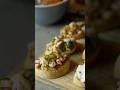 Bruschetta mit Krabben in 3 Varianten – Siciliana, Ricotta &amp; Pesto Rosso 🍤 | So isst Italien Rezept