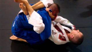 Tekniques Bjj - Lapel Loop Choke To Triangle Choke- Www.tekniquesbjj.com