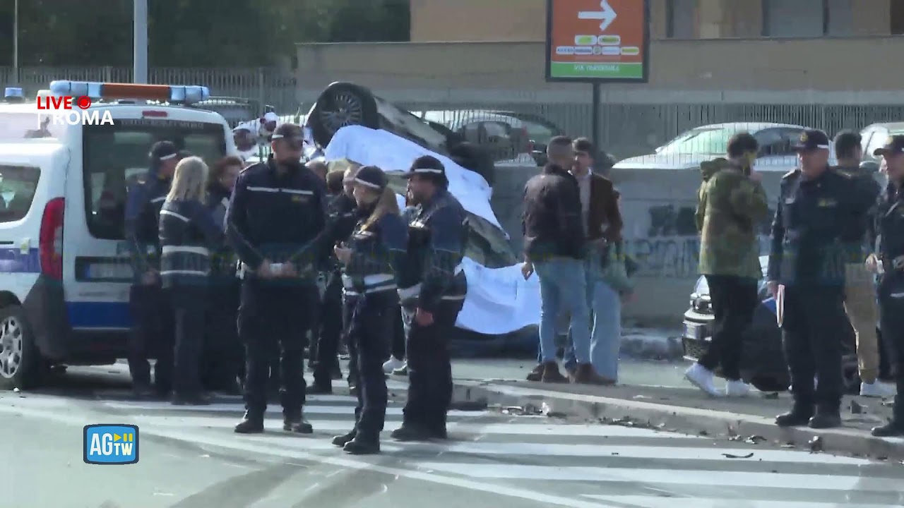 Roma, scontro mortale tra due vetture della Polizia
