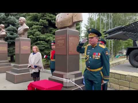 В Казанском танковом училище открыли бюст Героя России Дамира Исламова