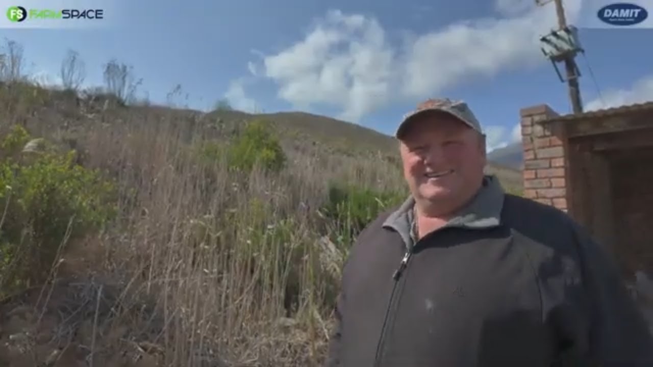 So sukkel jy met 'n damwal wat lek? Piet vertel ons meer hoe hy Damit Dam Sealer gebruik het.