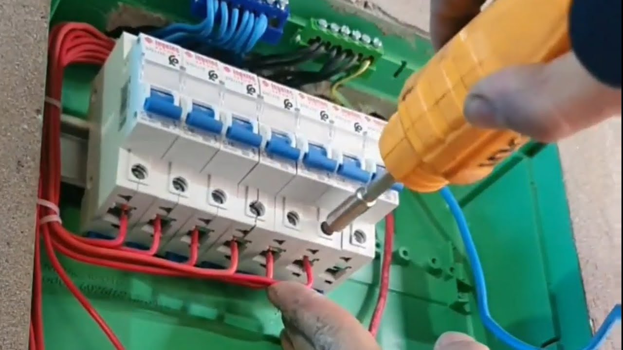 Заключительные работы по электрораспределительному щитку