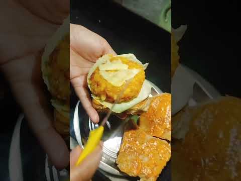 ghar par hi restaurant fail ​✨#BurgerRecipe #HomemadeBurger #Cooking#StreetFood #Foodie #YtShorts by Sargam ki rasoi