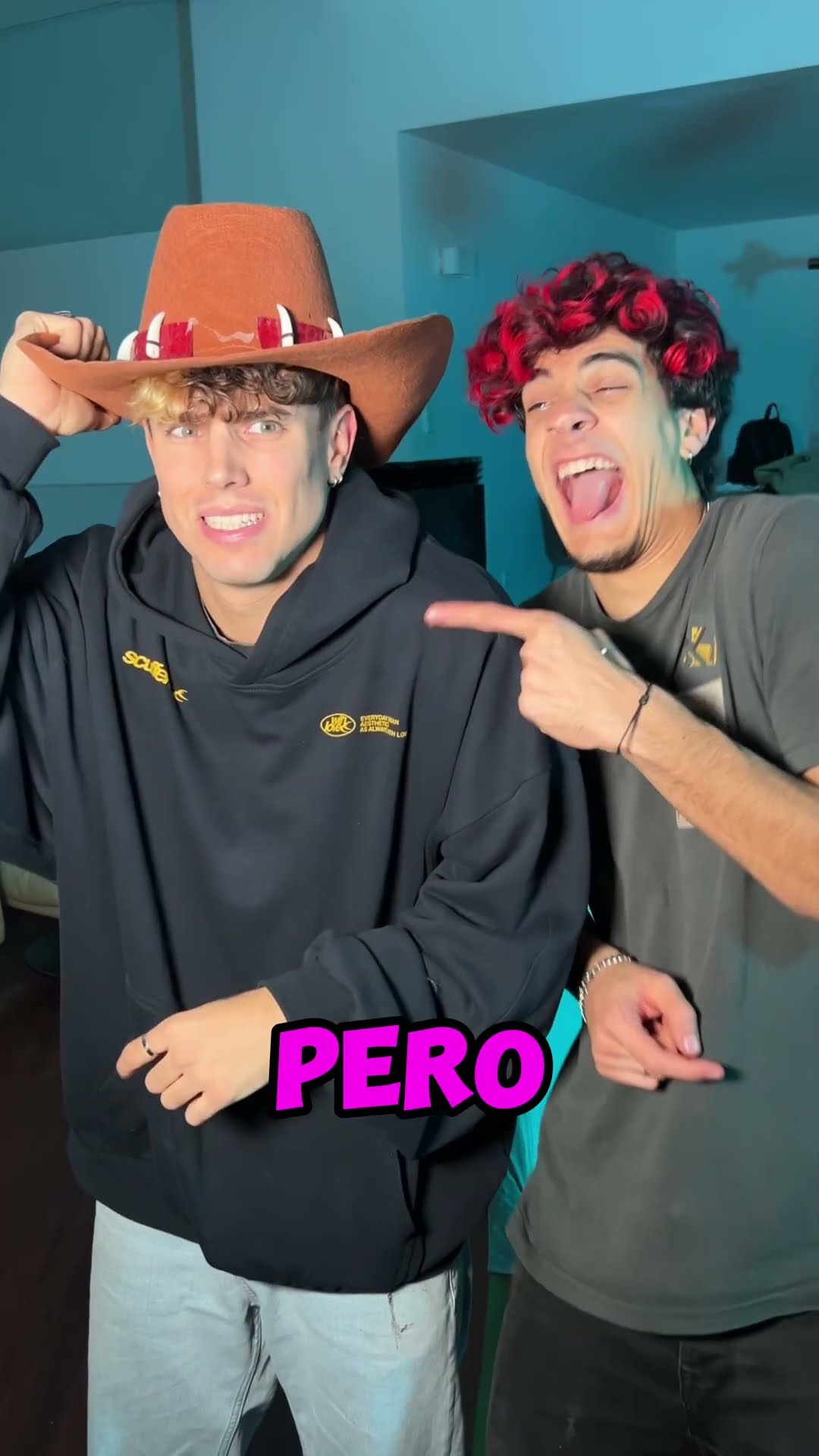 Mi AMIGO tiene MIEDO al GRINCH en NAVIDAD! (REGALOS)