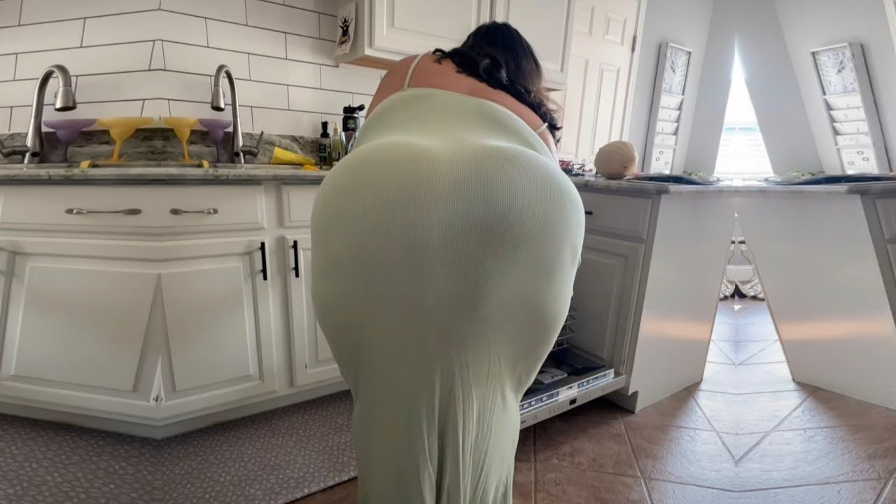 Kat Kummings Curvy Plus Size Model | Biography, Curve Model, Body