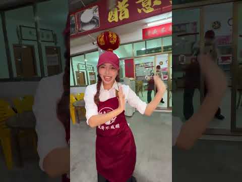 感觉背后有人想抢戏 #最炫民族风 #运镜  #一起跳舞 #卡点舞