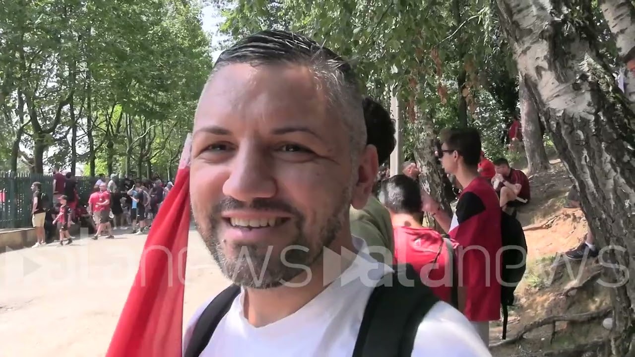 Milan, i tifosi a Milanello per il raduno: 
