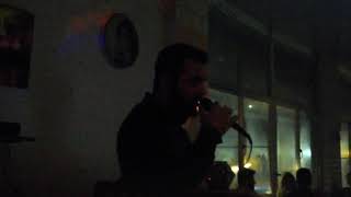 Saçlarını Taramasın
