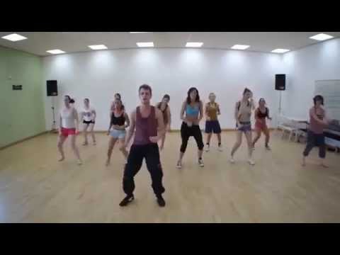 conga-zumba-remix-(musica-original-da-gloria-estefan)-zumba-fitness