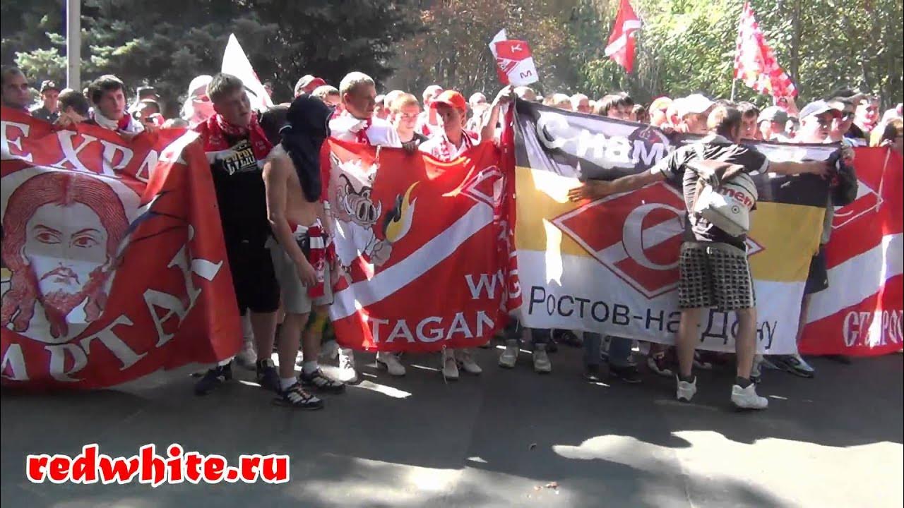Фанаты сп. Фанаты спартака в краснодаре. фанаты краснодара. фанаты спартака жгут фаеры.