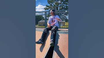 Taylor Swift @ Skatepark 🛹⁉️ #swifties #taylorswift #skater #swemo #emo #poppunk #blink182 #sum41