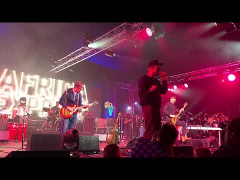 Clover Over Dover (live) — blur reunite at Africa Express: The Circus