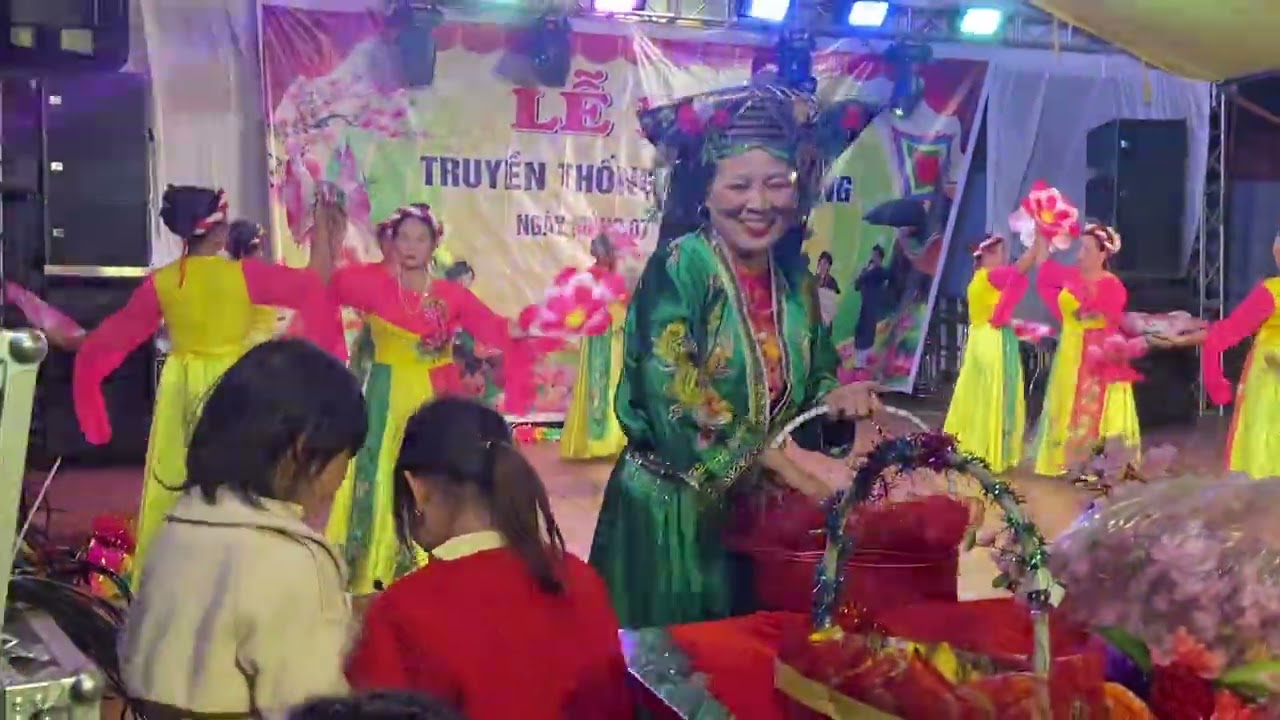 Cô đôi thượng ngàn - Hội người cao tuổi làng Hương 2026