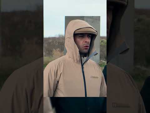 Тетя Пат боец с сюрпризом #shorts #short #brassic #голяк #кино #фильм #фильмы #сериал #моменты #топ