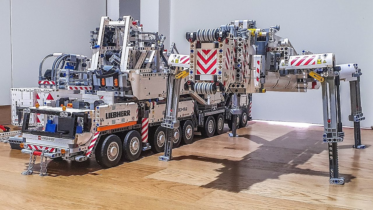 Lego Technic Liebherr LTM Crane Assembling by Jeroen Ottens - YouTube