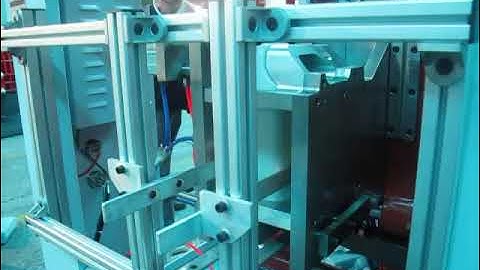 5L double station extrusion blow molding machine with auto deflashing