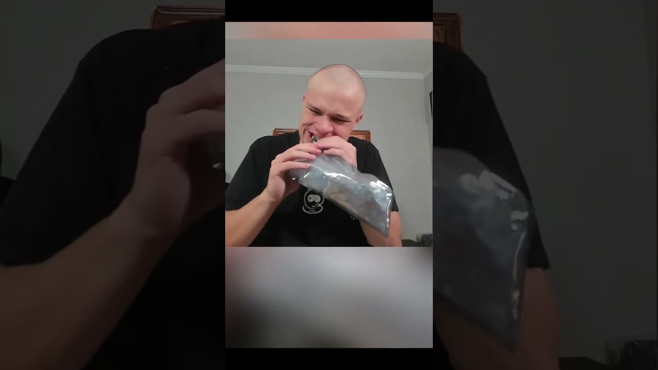 Jynxzi opens fan mail and reacts to "personal gift" 