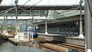機場快綫A-Train（E106-K406）駛經港鐵欣澳站