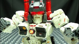 Famous Master Made TITAN (Metroplex): EmGo's Transformers Reviews N' Stuff Wealth