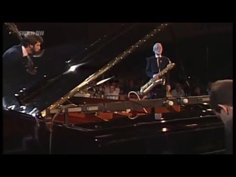 Putar Wallflower - Gerry Mulligan
