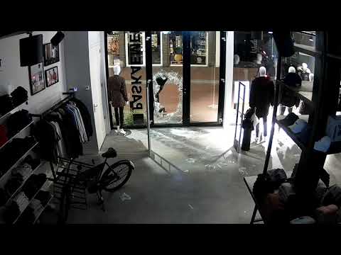 15-09-2020 Brutale inbraak De Paskamer in Oosterhout, 40.000 euro aan kleding buitgemaakt