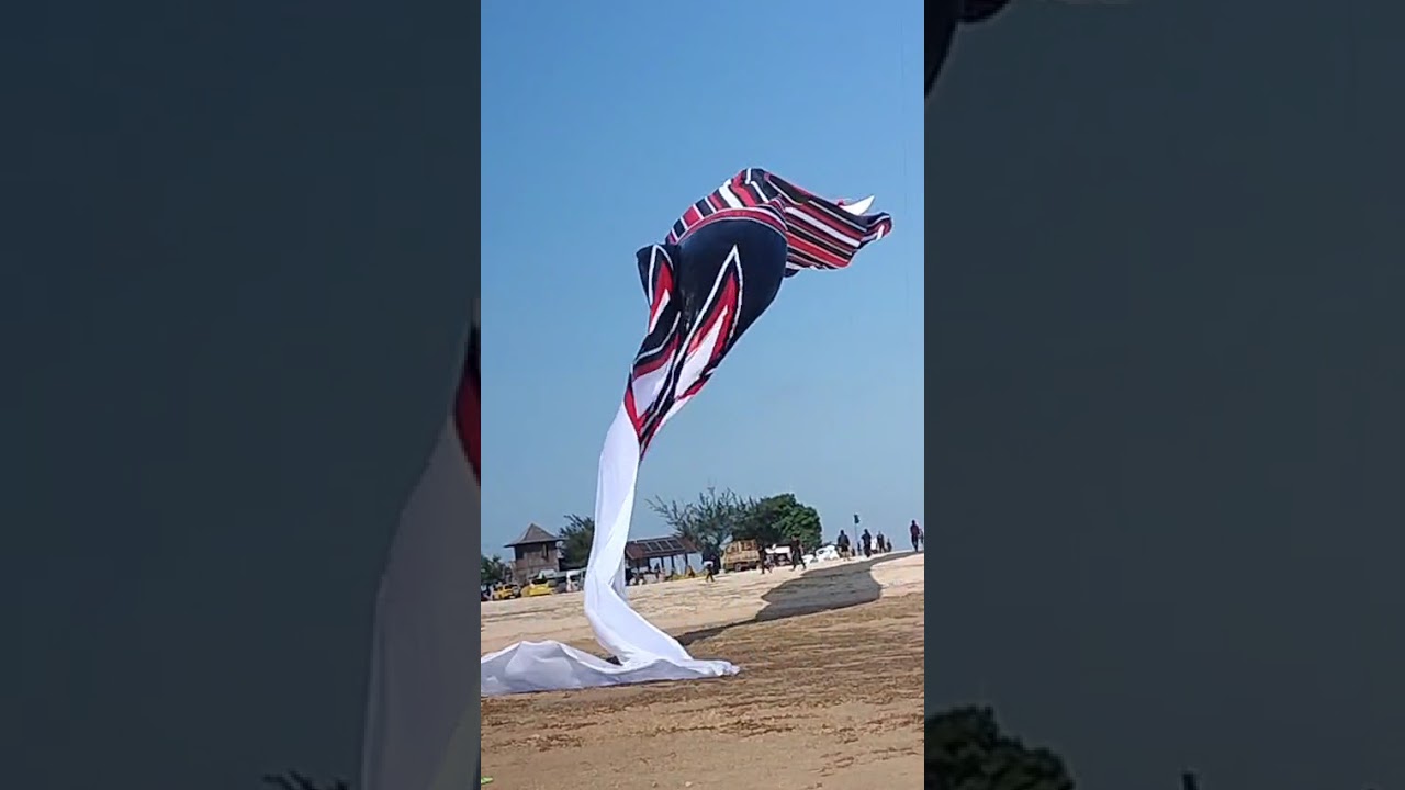 LAYANGAN JANGGAN BALI #layanglayang #kite #kitefestival