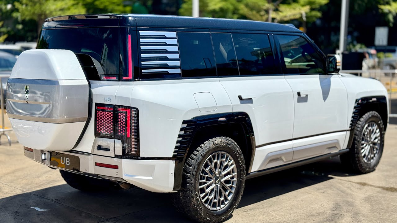 All New 2025 BYD Yangwang U8 Most Luxurious SUV Ever!