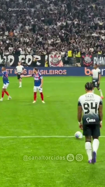 Torcida do Corinthians pulsando, e gol do Depay na sequência, ontem (03), em jogo diante do Bahia.