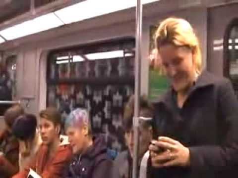 Mass laugh in the metro - LOLz