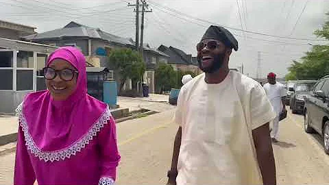 KEMI KOREDE GREETS FEMI ADEBAYO AND HIS DAD OGA BELLO AT THE ANNUAL RAMADAN LECTURE OF MERCY AIGBE