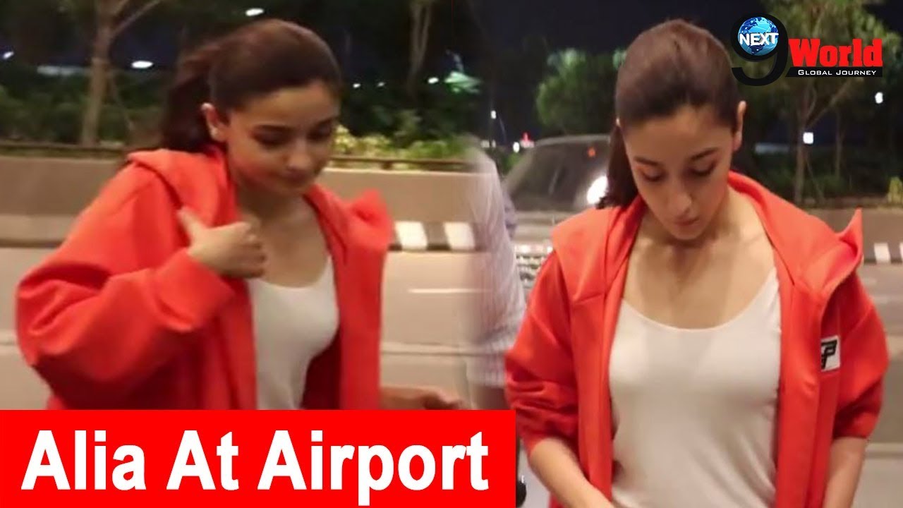 Full Hd Video Alia Bhatt Spotted Adjusting Her Clothes At Airport Youtube