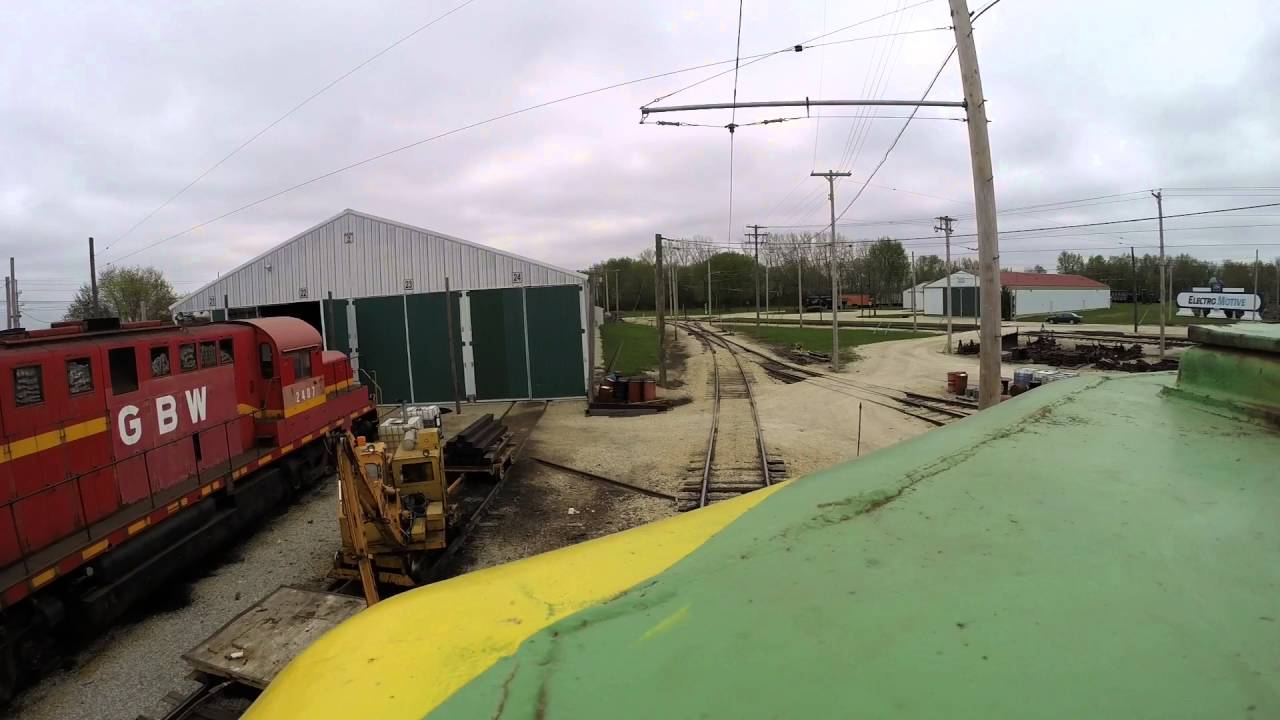 Illinois Terminal 1605 performing some switching