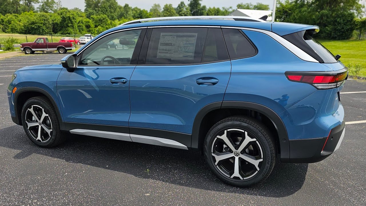 2025 VW Tiguan 2.0T SE 4Motion in Monterey Blue color!