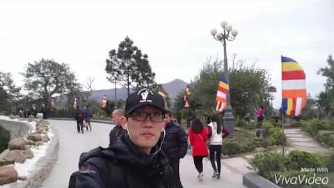 To a famous pagoda in Quang Ninh. Ba Vang pagoda!