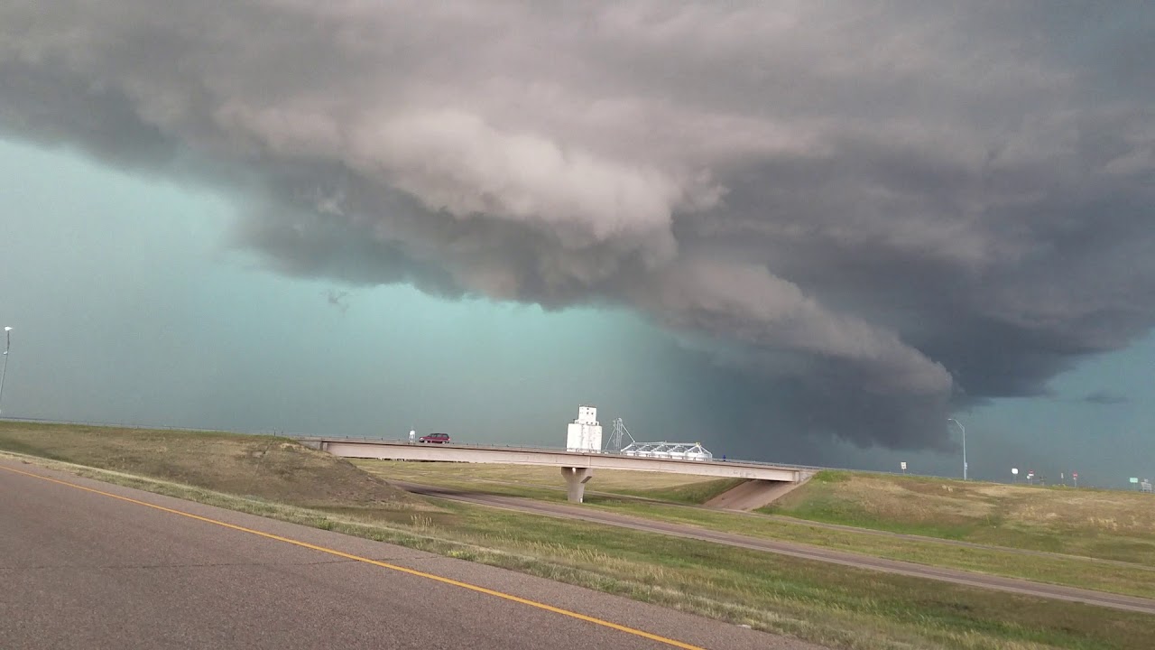 Massive hail-dumping supercell east of Limon, Colorado over I-70. - YouTube