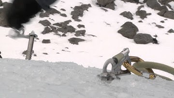 Making an ice screw belay