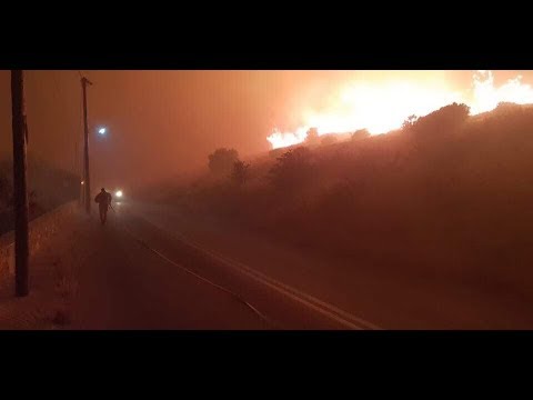 Νύχτα αγωνίας στην Κάρυστο: Μαίνεται μεγάλη φωτιά