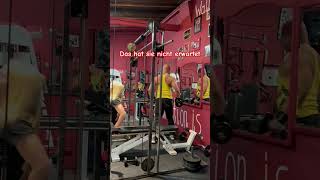 Unbedingt bis zum Schluss schauen 🤣 wer hätte auch so reagiert? #gym #comedy #gymcouple