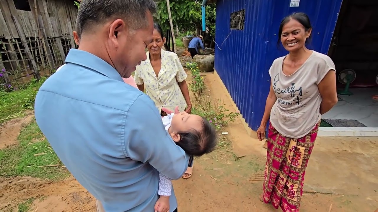 Serey Vath went to visit grandma and hometown ( Bonteay Meanchey)