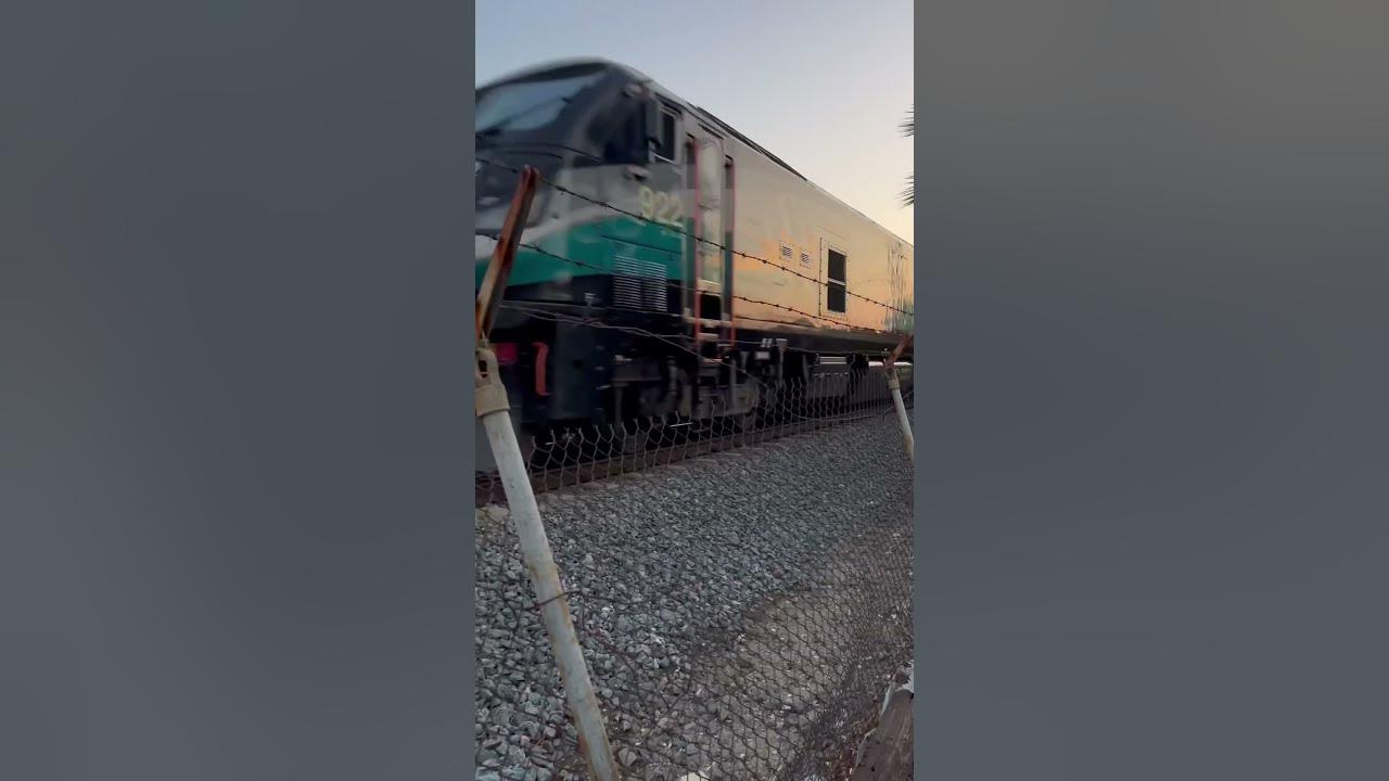Metrolink f1 25 charger number 922 passes through covina with a four