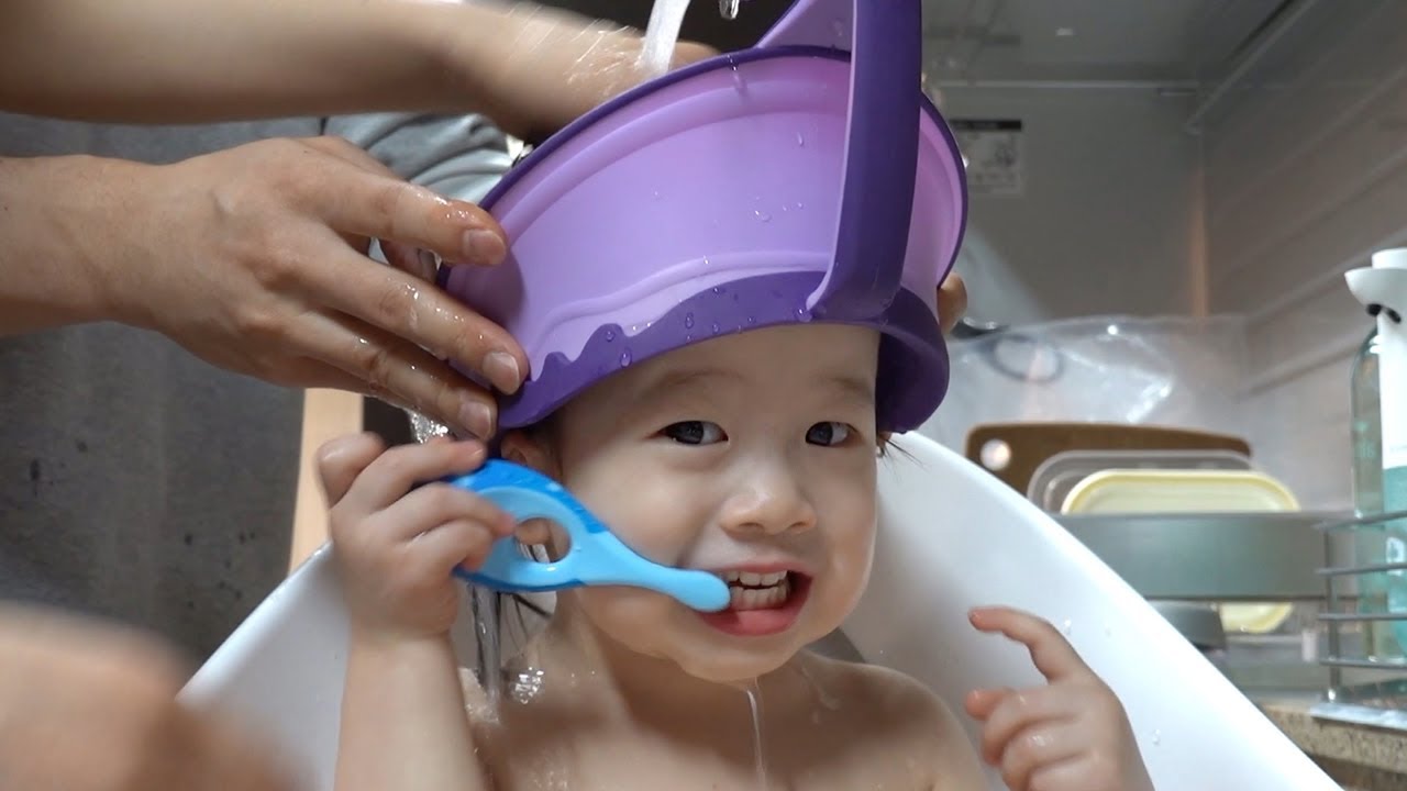 [SUB] 22-месячное время купания Ены 🛀