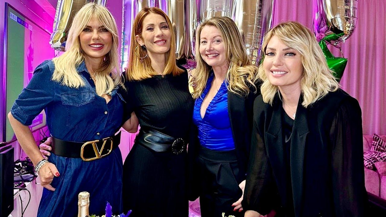 Festa a sorpresa per Milena Miconi: ci sono le amiche Brandi, Nazzaro e Melillo