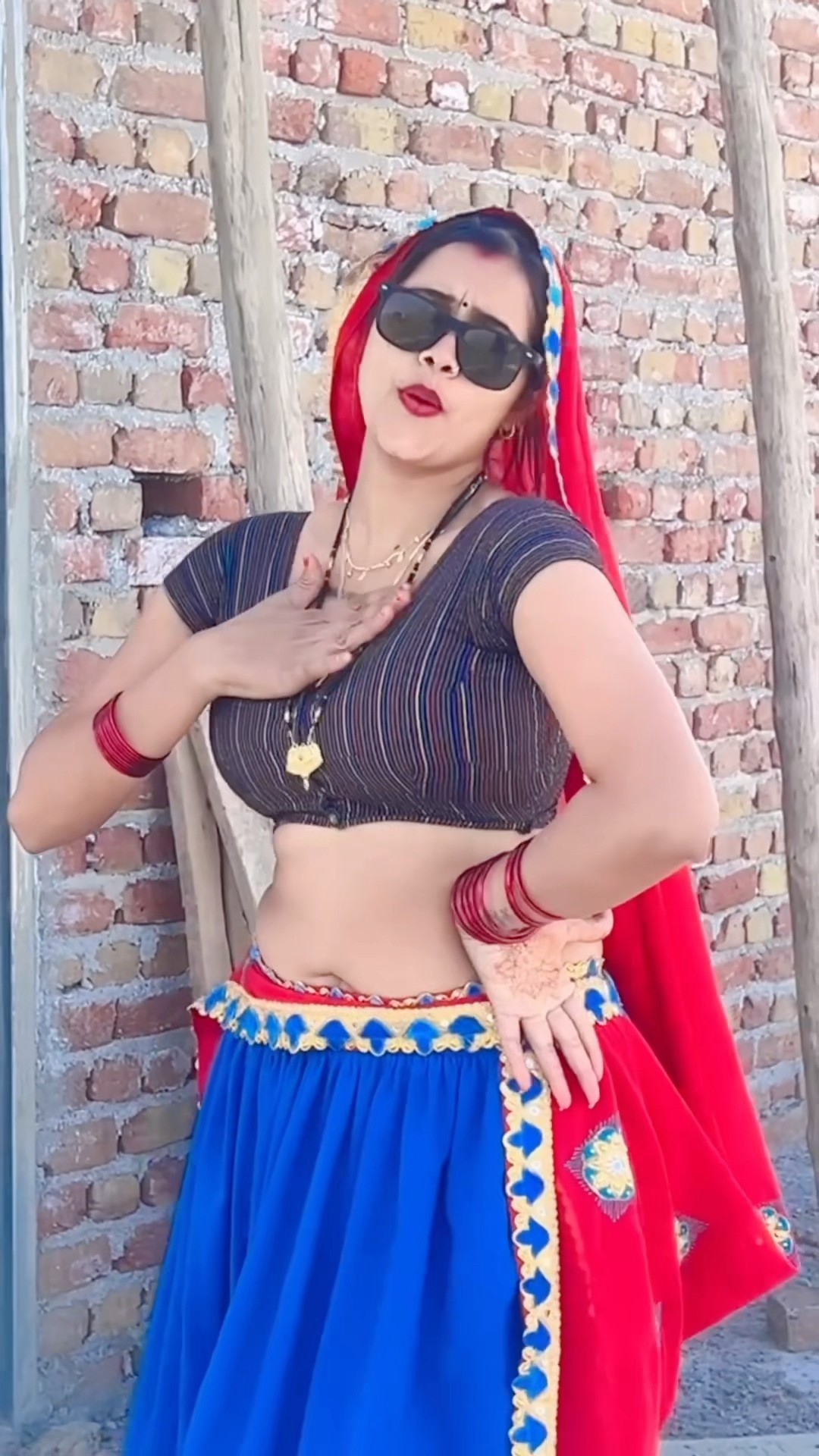 नई नई चीज़ का तूने चस्का ?#trending #dance #meenu #shorts #ytshorts